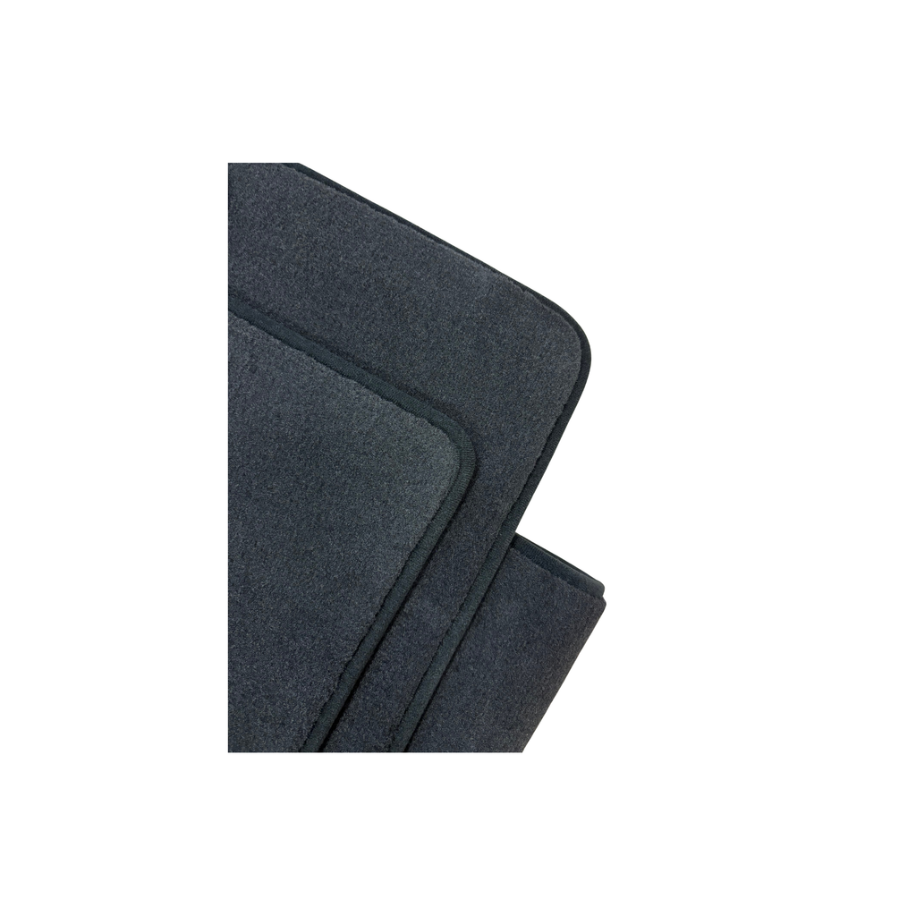 Premium Floor Mats – Custom Fit for Land Rover Discovery 5 (2017-2023)