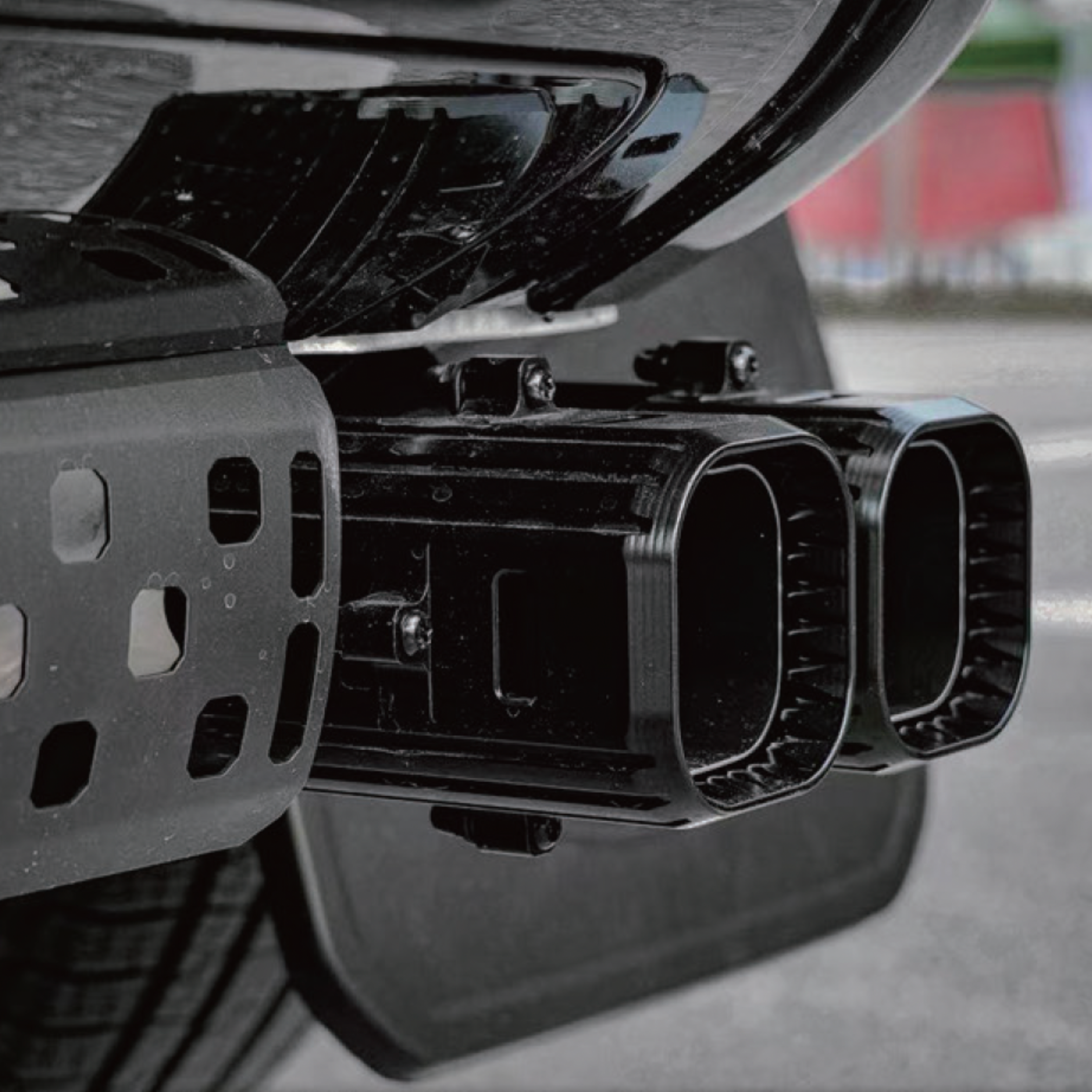 DEFENDER KHAN SQUARE TAIL THROAT MESH FENCE (2020–2023)