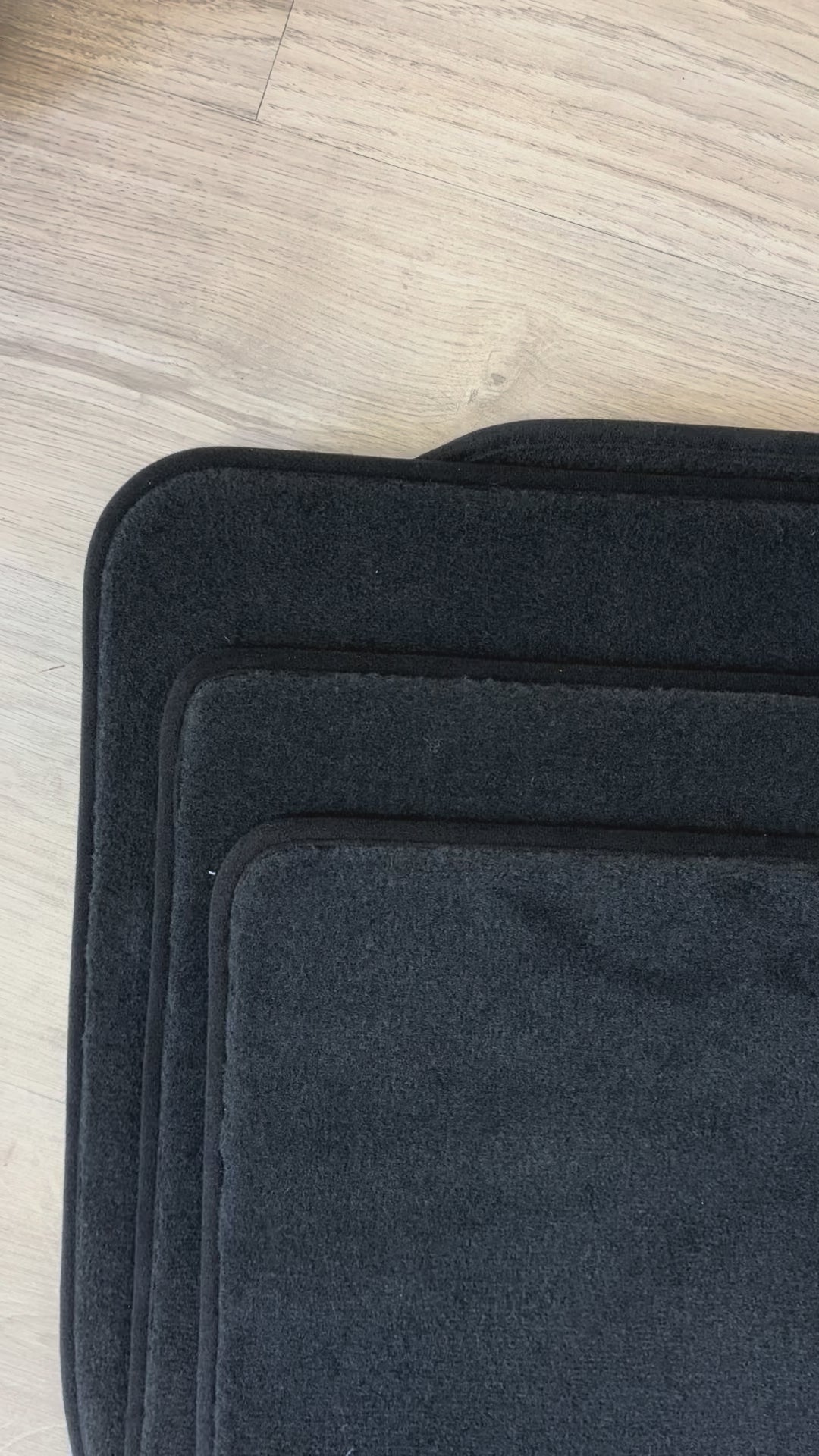 Premium Floor Mats – Custom Fit for Land Rover Discovery 5 (2017-2023)