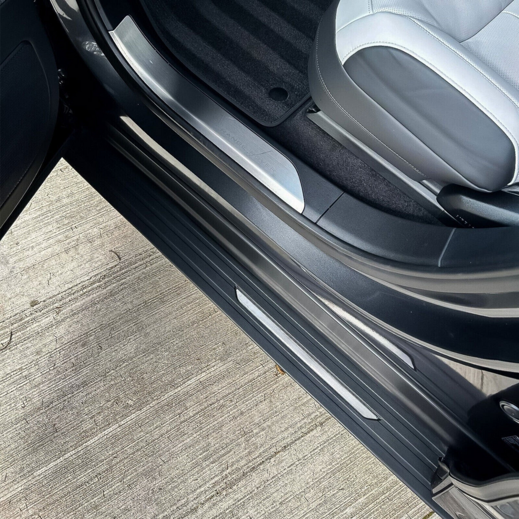 RANGE ROVER SPORT & VOGUE 2023 ON – BLACK SIDE STEPS / RUNNING BOARDS – PAIR